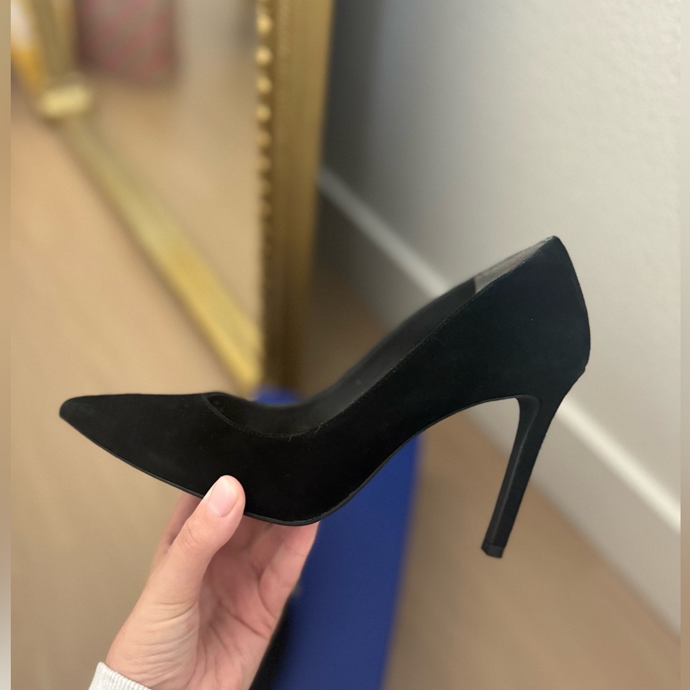 STUART WEITZMAN black pumps!